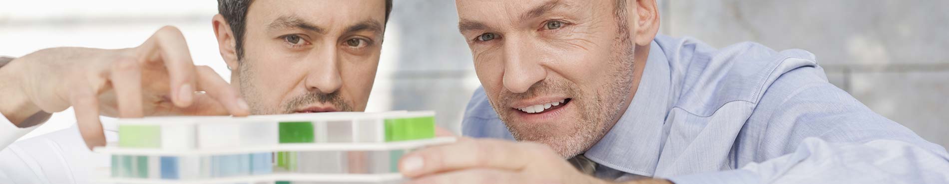 2 Architekten vor Modellbau