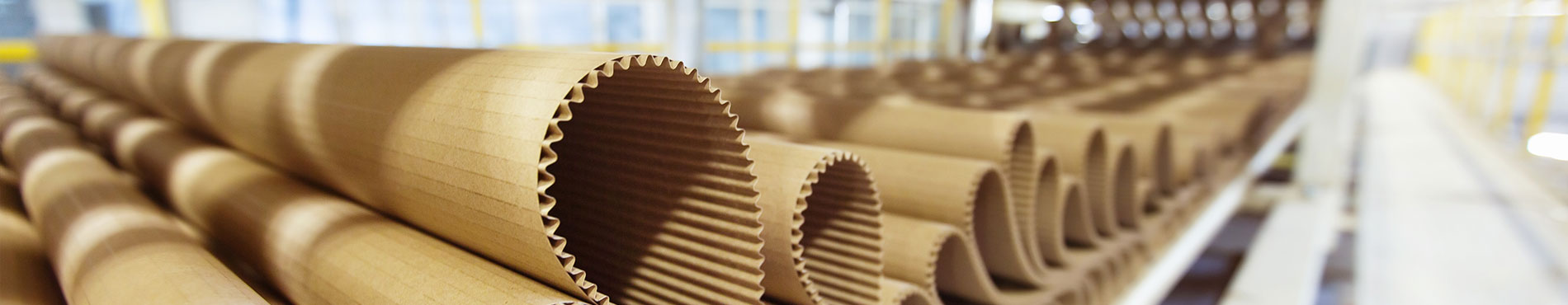 Produktionsband mit Wellpappe 