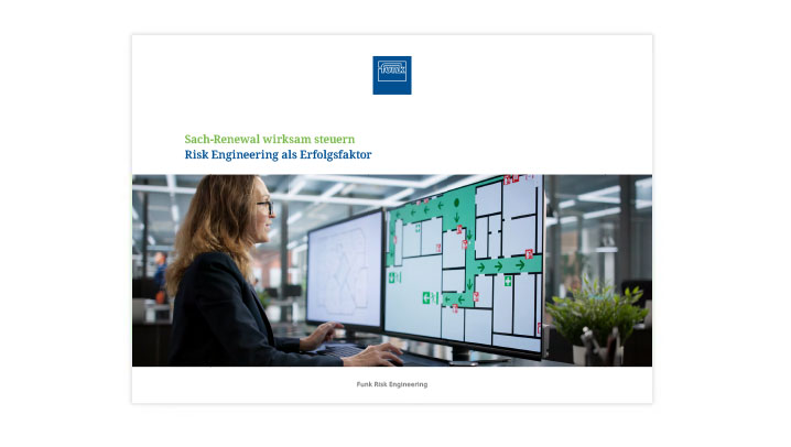 Mitarbeiterin überwacht an mehreren Monitoren den digitalen Gebäudegrundriss und sicherheitsrelevante Informationen in einer modernen Büroumgebung.